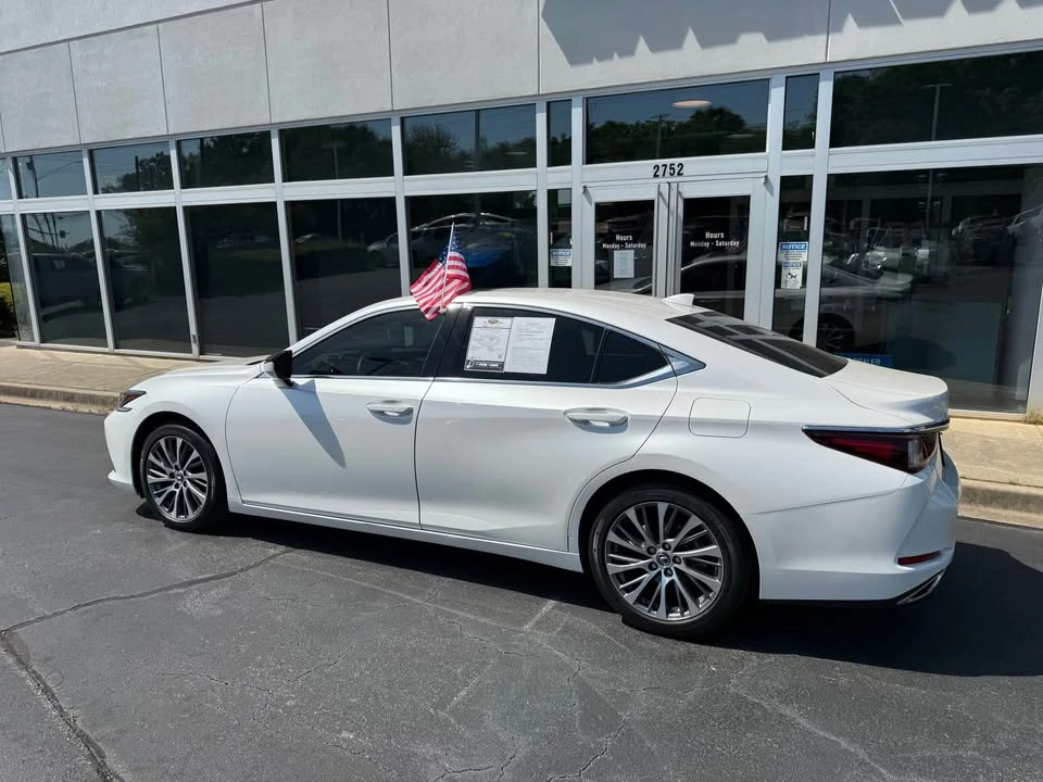 2019 Lexus ES 7th Gen - Image 3 of 13