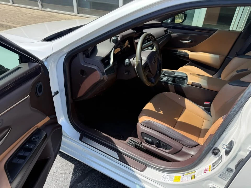 2019 Lexus ES 7th Gen - Image 6 of 13