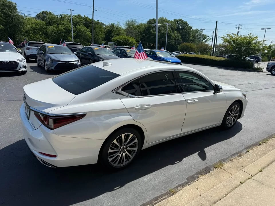 2019 Lexus ES 7th Gen - Image 4 of 13