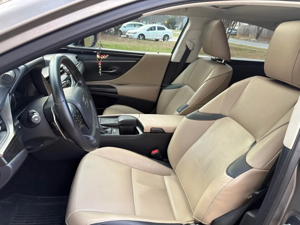 2019 Lexus ES 7th Gen - Image 5 of 8