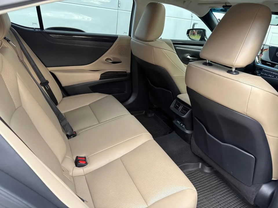 2019 Lexus ES 7th Gen - Image 4 of 8