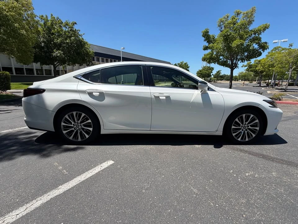 2019 Lexus ES 7th Gen - Image 8 of 13