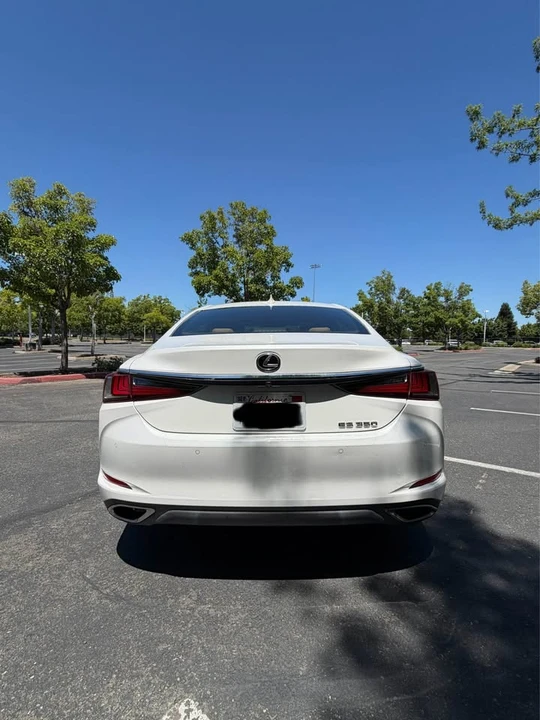 2019 Lexus ES 7th Gen - Image 10 of 13