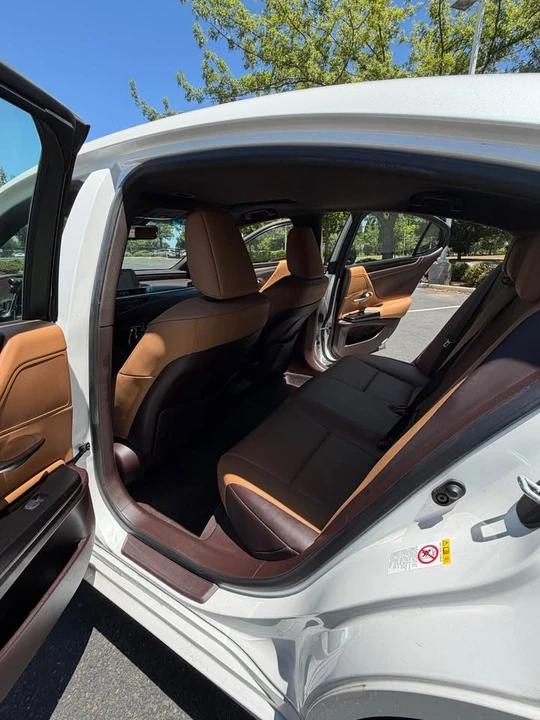 2019 Lexus ES 7th Gen - Image 5 of 13