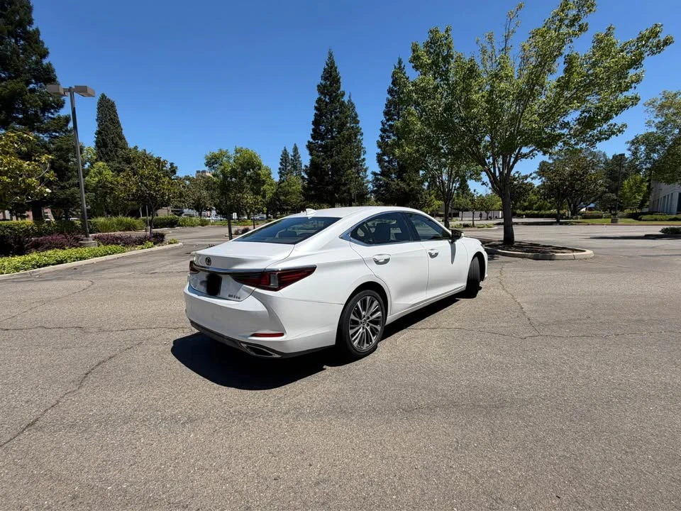 2019 Lexus ES 7th Gen - Image 4 of 13