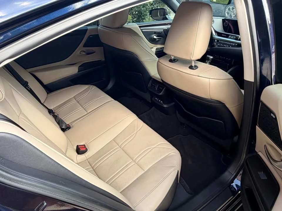 2019 Lexus ES 7th Gen - Image 7 of 18