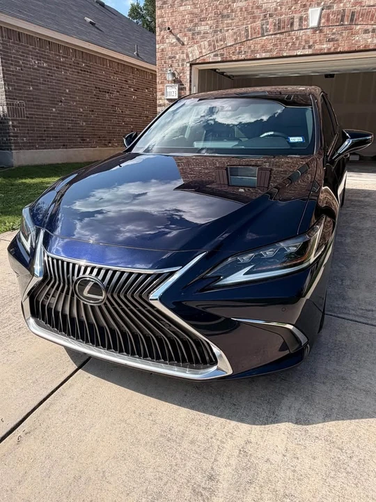 2019 Lexus ES 7th Gen - Image 2 of 18