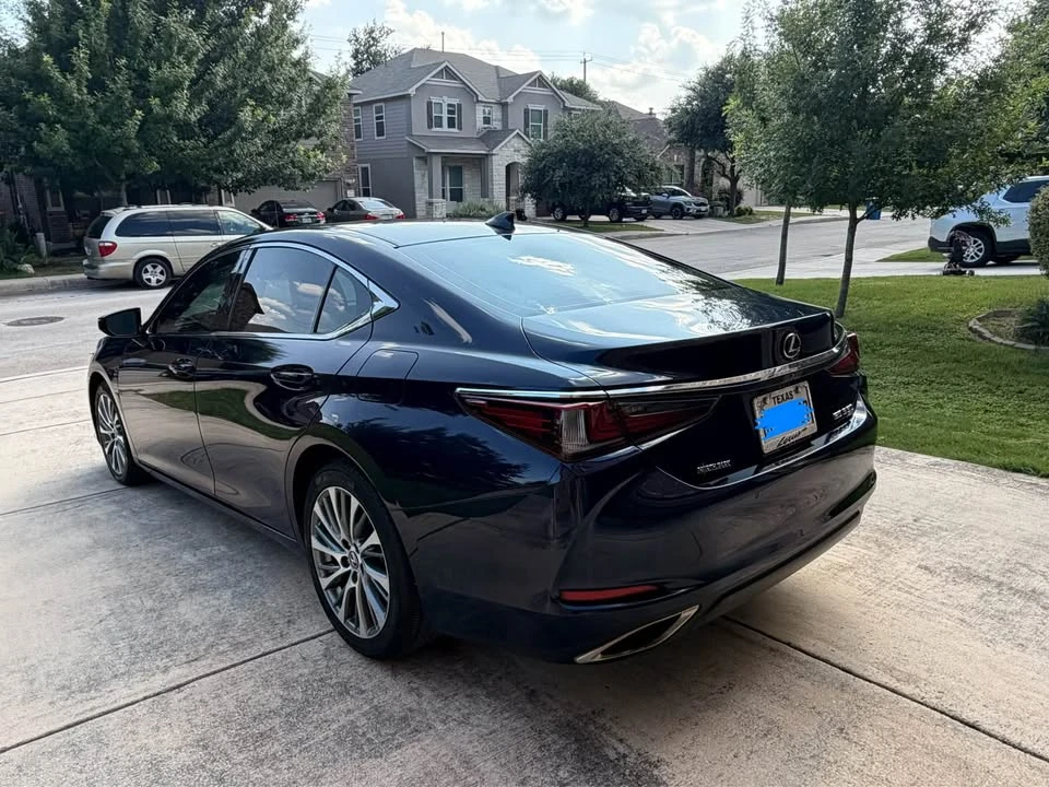 2019 Lexus ES 7th Gen - Image 18 of 18