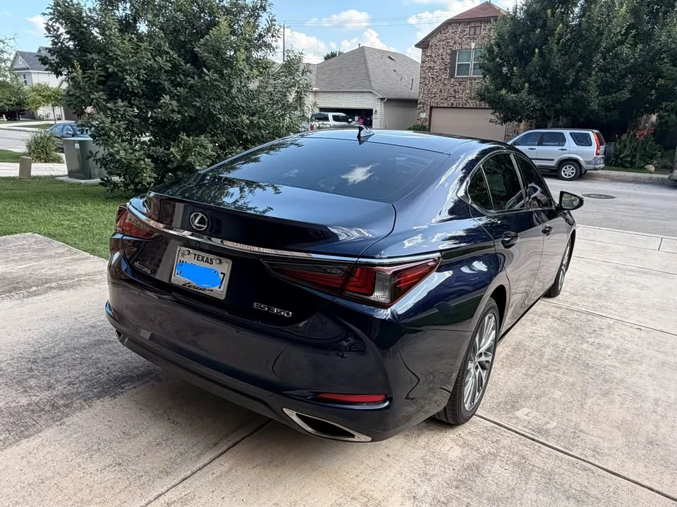 2019 Lexus ES 7th Gen - Image 17 of 18