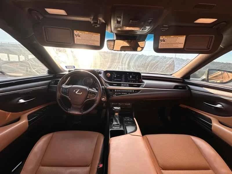 2019 Lexus ES 7th Gen - Image 10 of 11