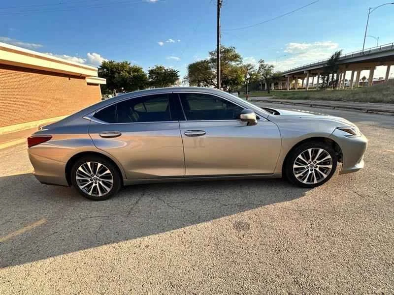 2019 Lexus ES 7th Gen - Image 7 of 11