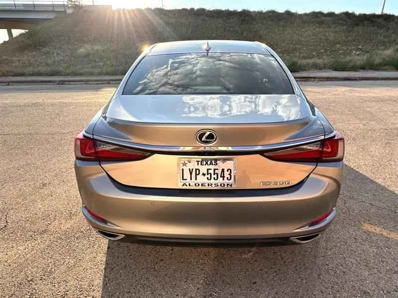 2019 Lexus ES 7th Gen - Image 5 of 11