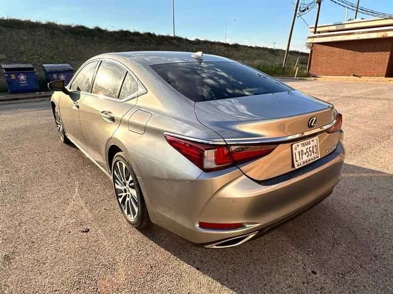 2019 Lexus ES 7th Gen - Image 4 of 11