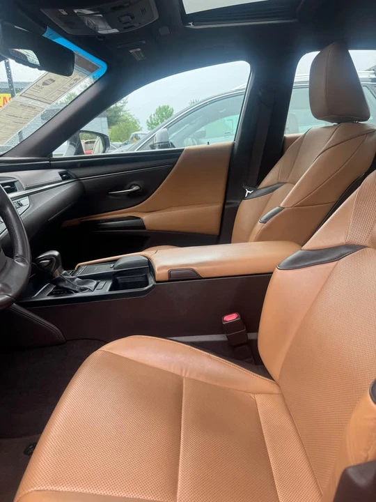 2019 Lexus ES 7th Gen - Image 3 of 4