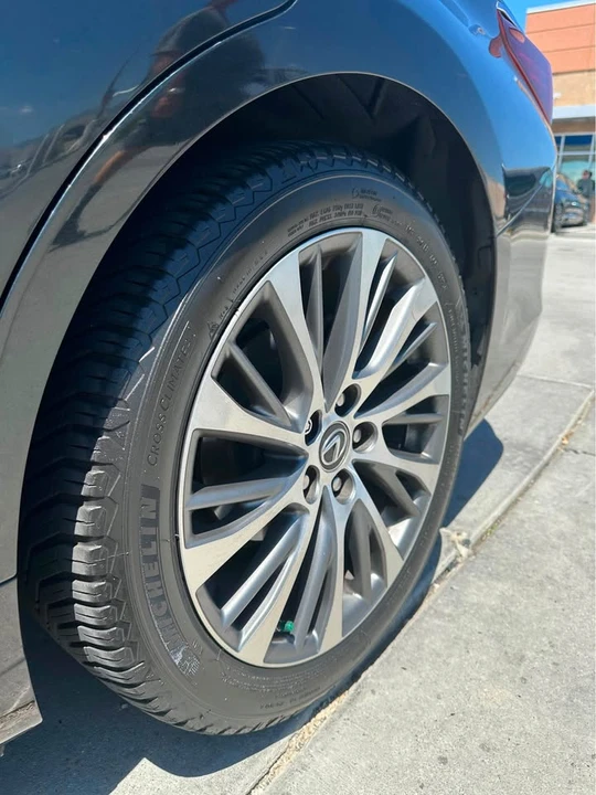 2019 Lexus ES 7th Gen - Image 12 of 20