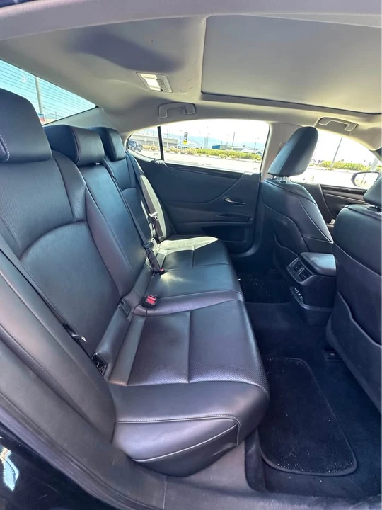 2019 Lexus ES 7th Gen - Image 13 of 20