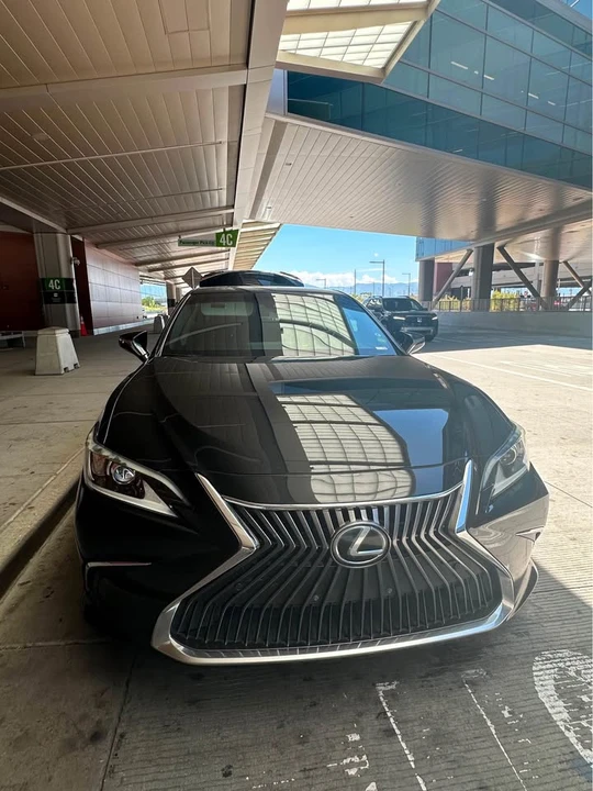 2019 Lexus ES 7th Gen - Image 2 of 20