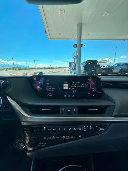 2019 Lexus ES 7th Gen - Image 7 of 20