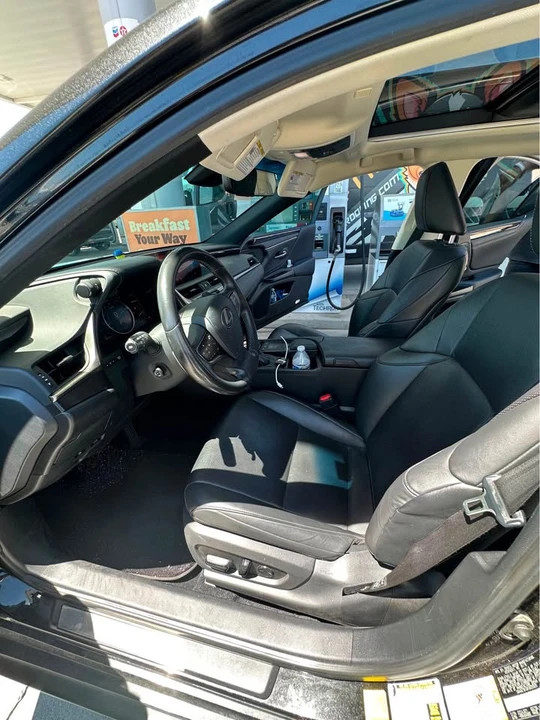 2019 Lexus ES 7th Gen - Image 9 of 20