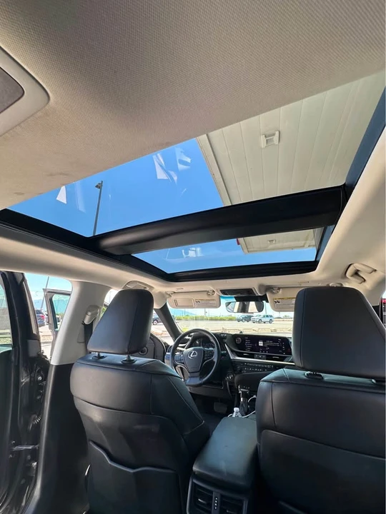 2019 Lexus ES 7th Gen - Image 16 of 20