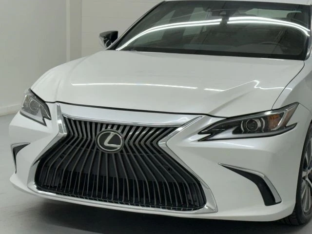 2019 Lexus ES 7th Gen - Image 10 of 12