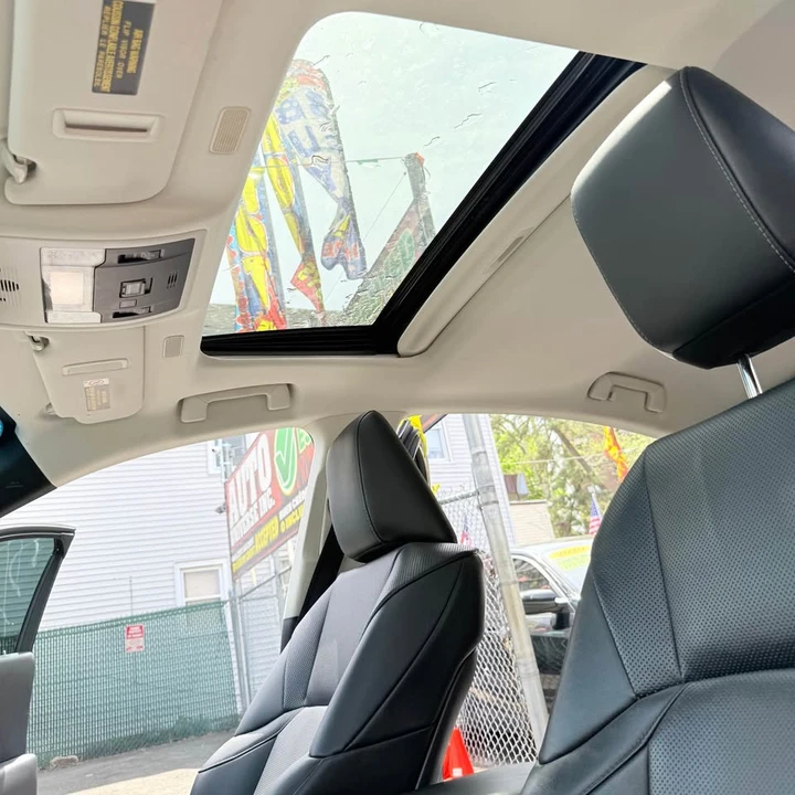 2019 Lexus ES 7th Gen - Image 12 of 13