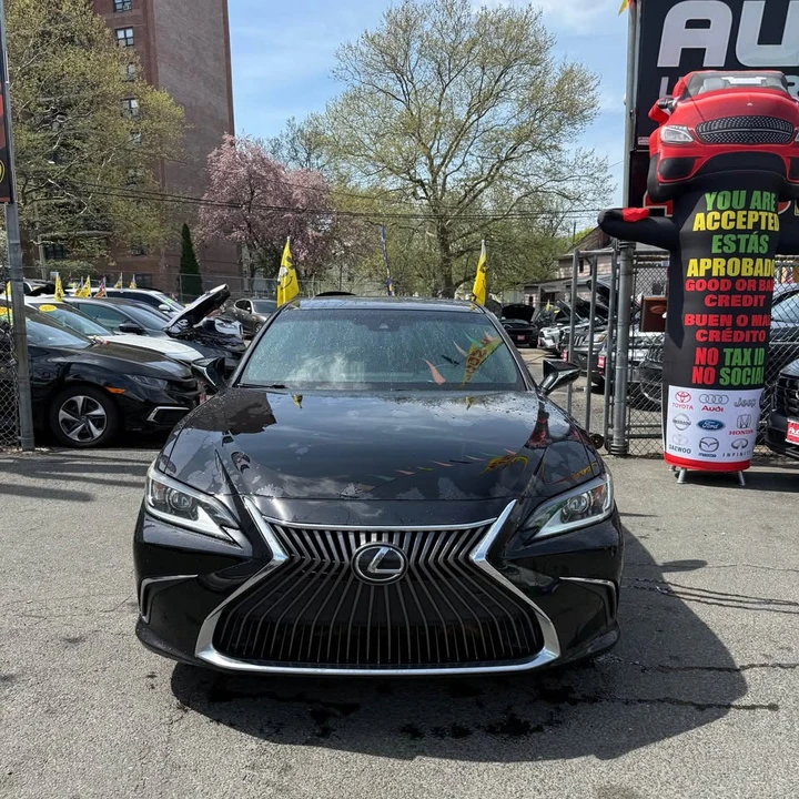 2019 Lexus ES 7th Gen - Image 3 of 13
