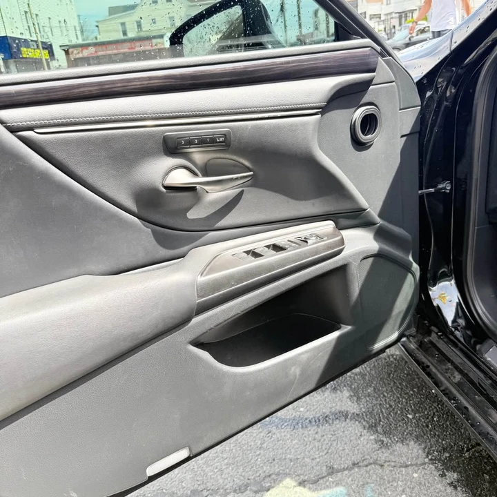 2019 Lexus ES 7th Gen - Image 11 of 13