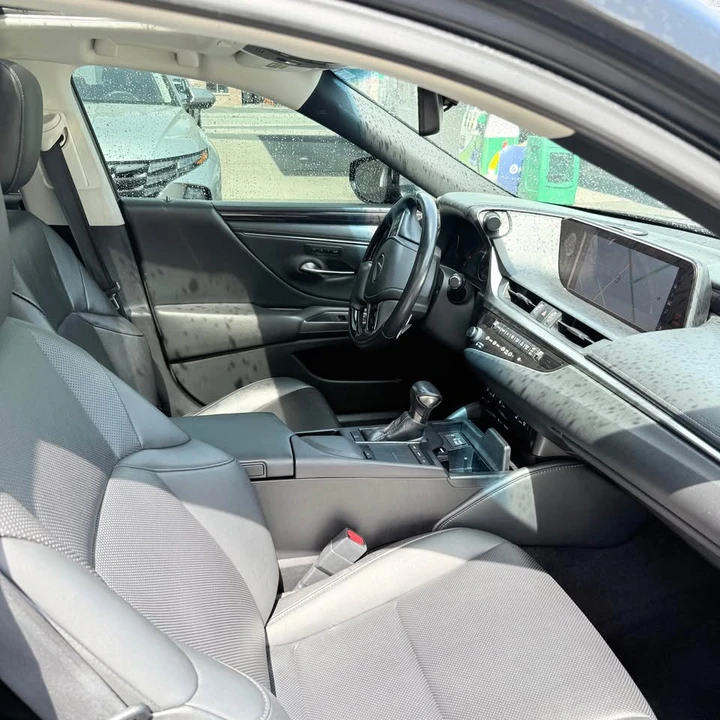 2019 Lexus ES 7th Gen - Image 6 of 13