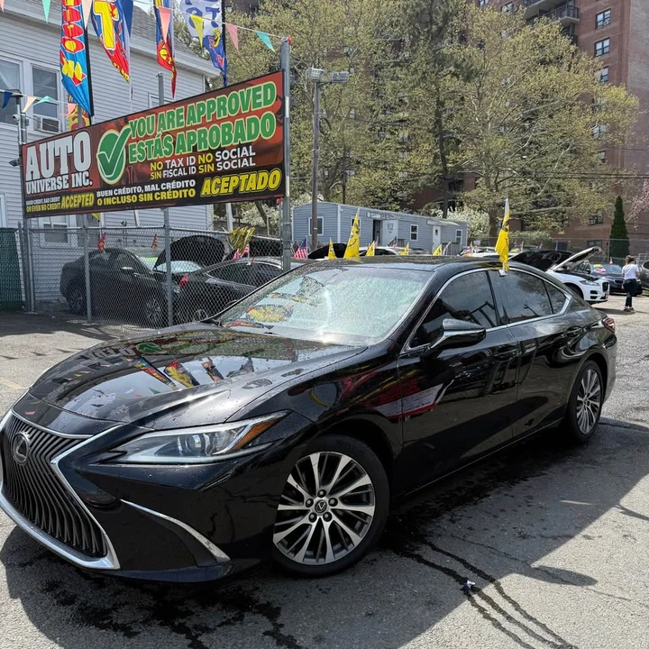 2019 Lexus ES 7th Gen - Image 2 of 13