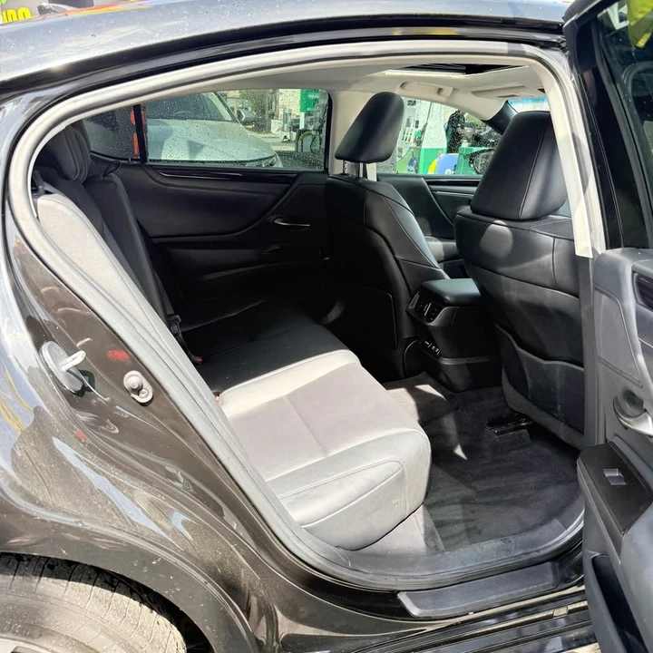 2019 Lexus ES 7th Gen - Image 7 of 13