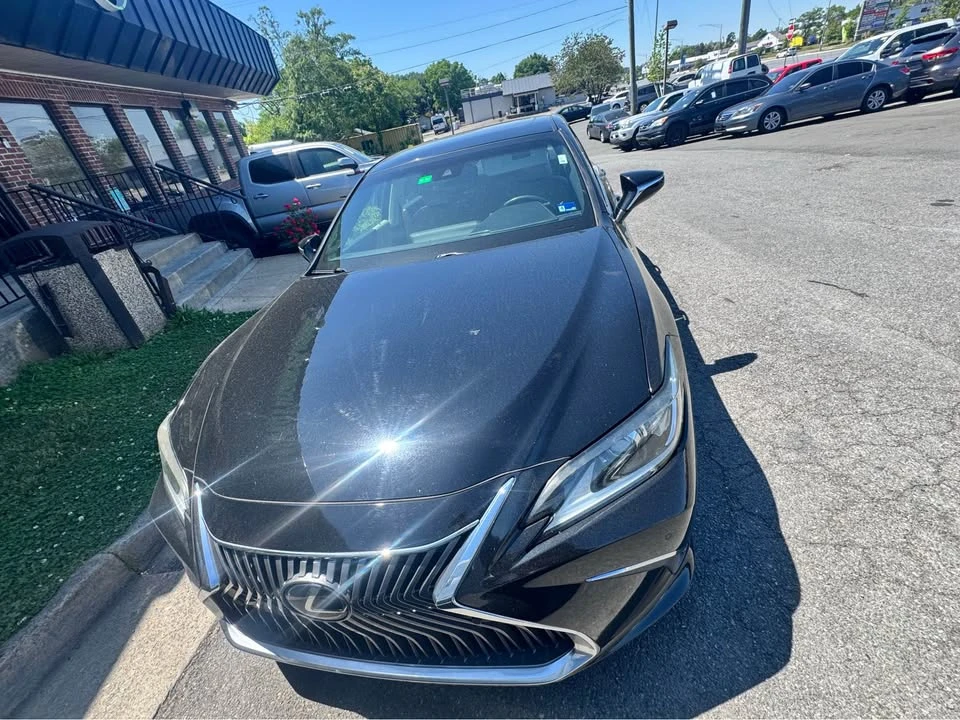 2019 Lexus ES 7th Gen - Image 2 of 12