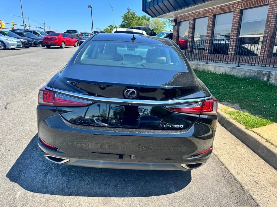 2019 Lexus ES 7th Gen - Image 5 of 12