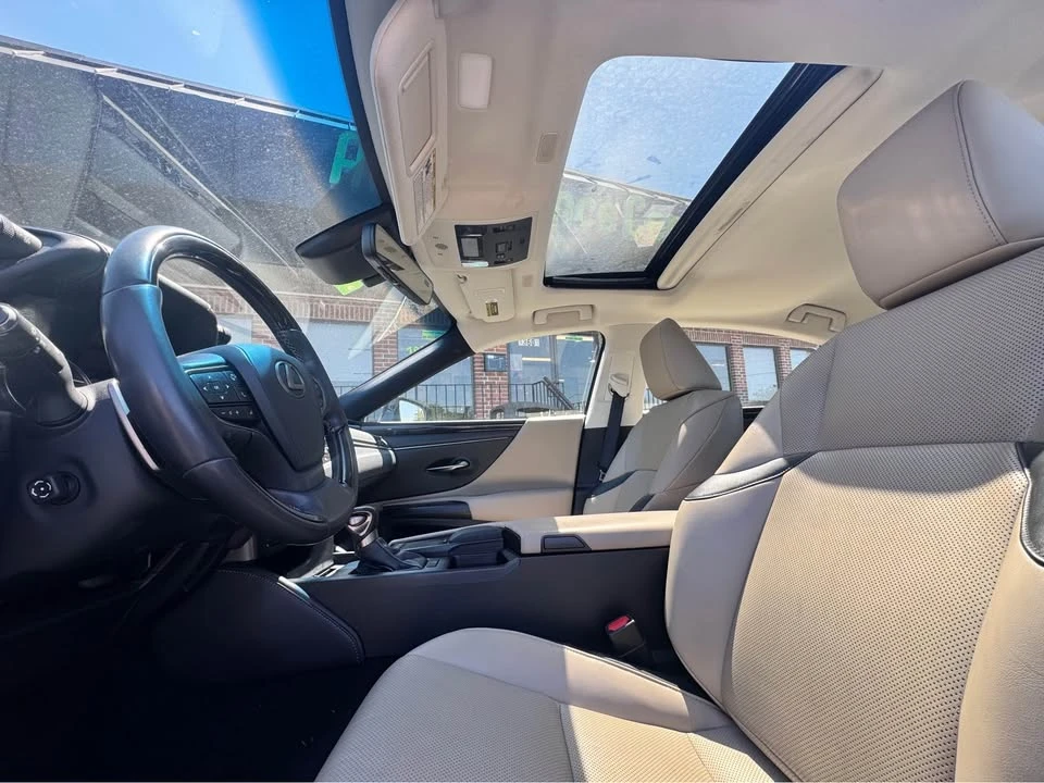 2019 Lexus ES 7th Gen - Image 12 of 12