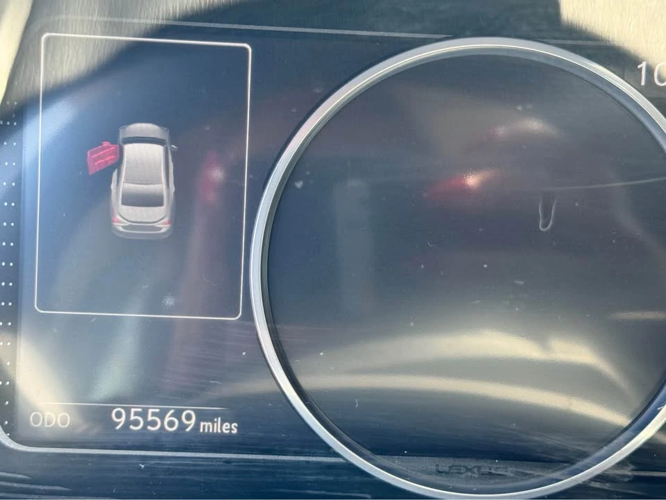 2019 Lexus ES 7th Gen - Image 9 of 12