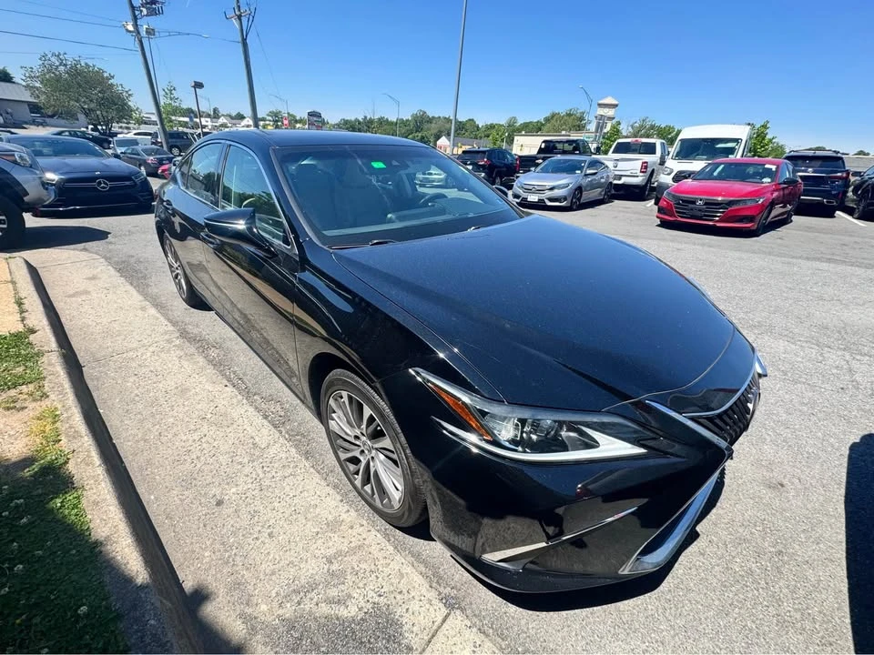 2019 Lexus ES 7th Gen - Image 3 of 12