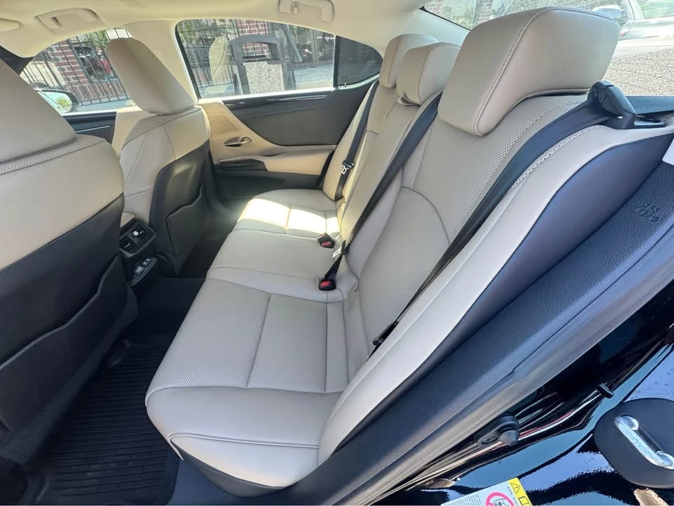 2019 Lexus ES 7th Gen - Image 8 of 12