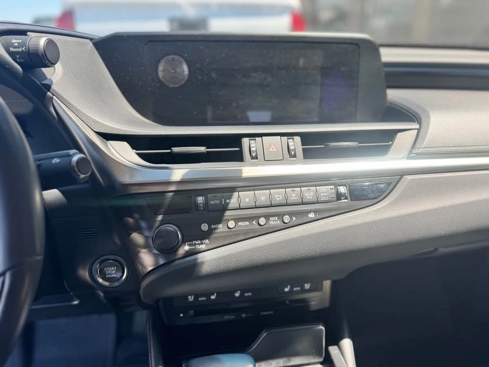 2019 Lexus ES 7th Gen - Image 10 of 12