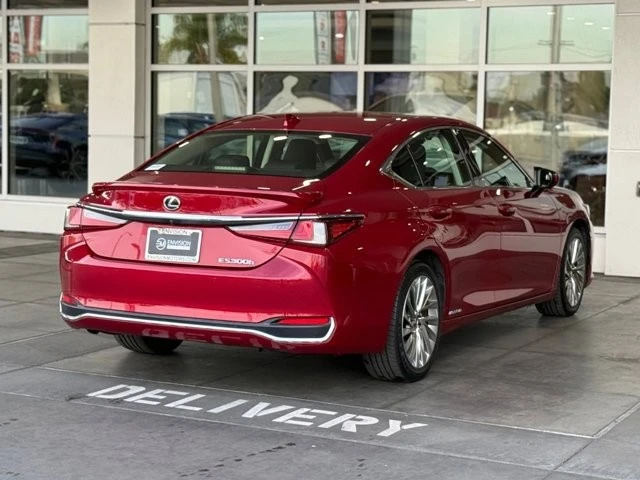 2019 Lexus ES 7th Gen - Image 12 of 21