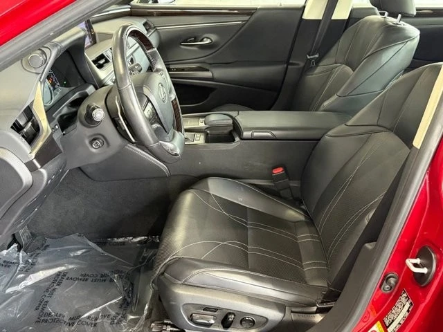 2019 Lexus ES 7th Gen - Image 20 of 21
