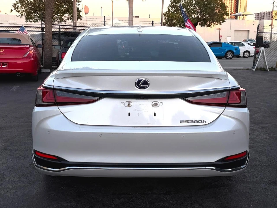 2019 Lexus ES 7th Gen - Image 15 of 21
