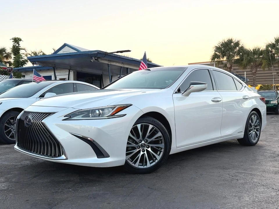 2019 Lexus ES 7th Gen - Image 5 of 12