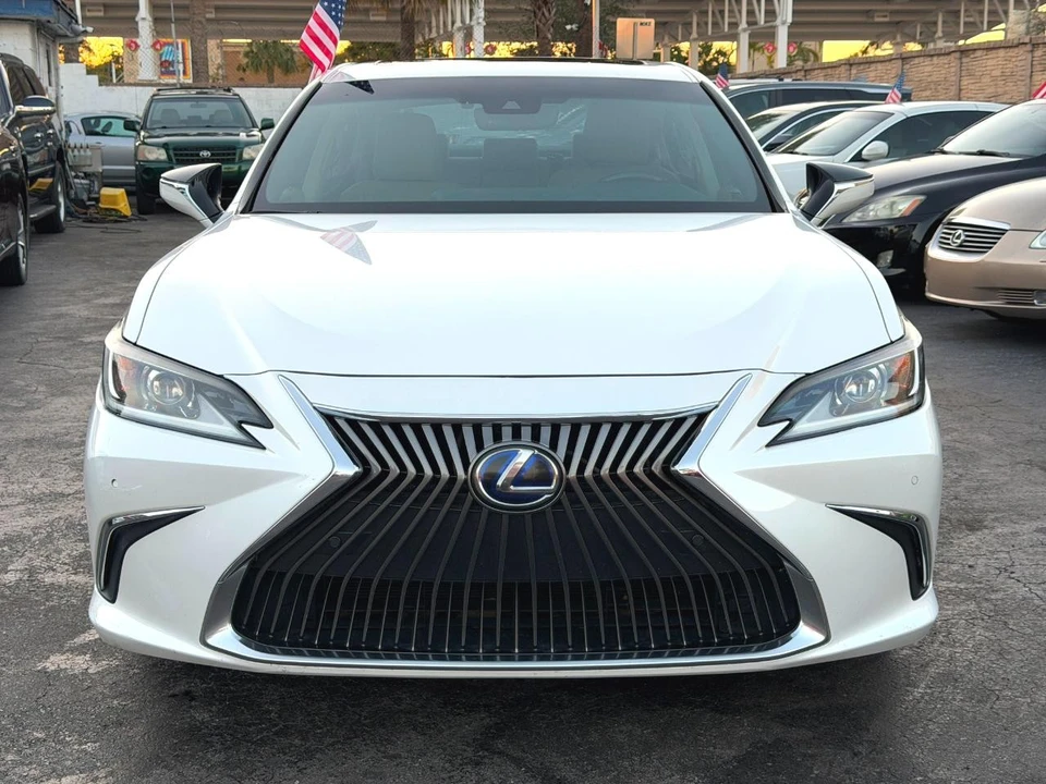 2019 Lexus ES 7th Gen - Image 8 of 12