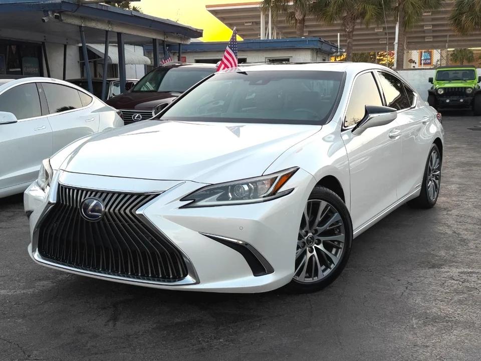 2019 Lexus ES 7th Gen - Image 6 of 12
