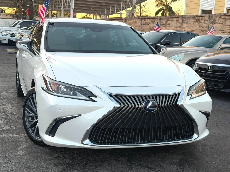 2019 Lexus ES 7th Gen - Image 4 of 12