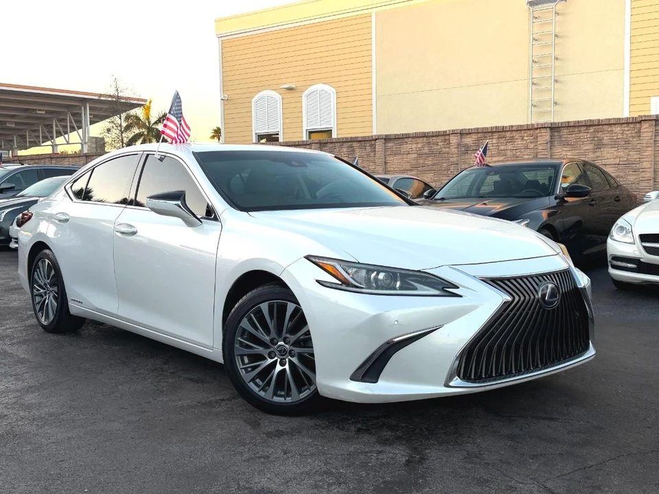2019 Lexus ES 7th Gen - Image 3 of 12