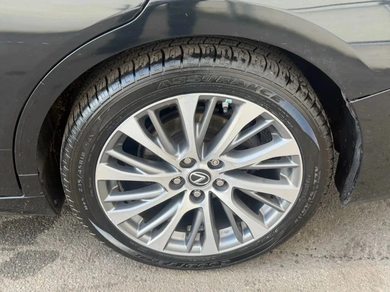 2019 Lexus ES 7th Gen - Image 9 of 12