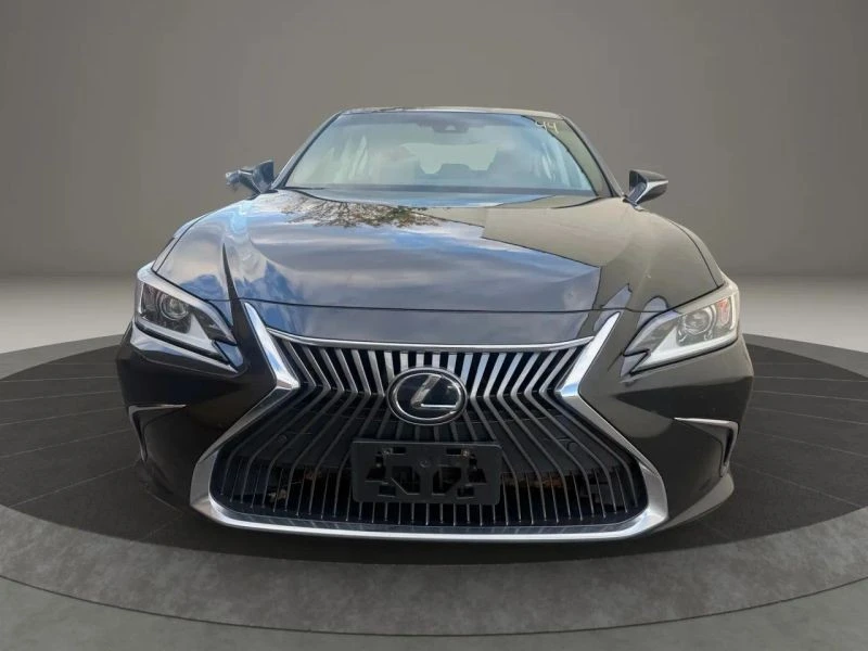 2019 Lexus ES 7th Gen - Image 2 of 12