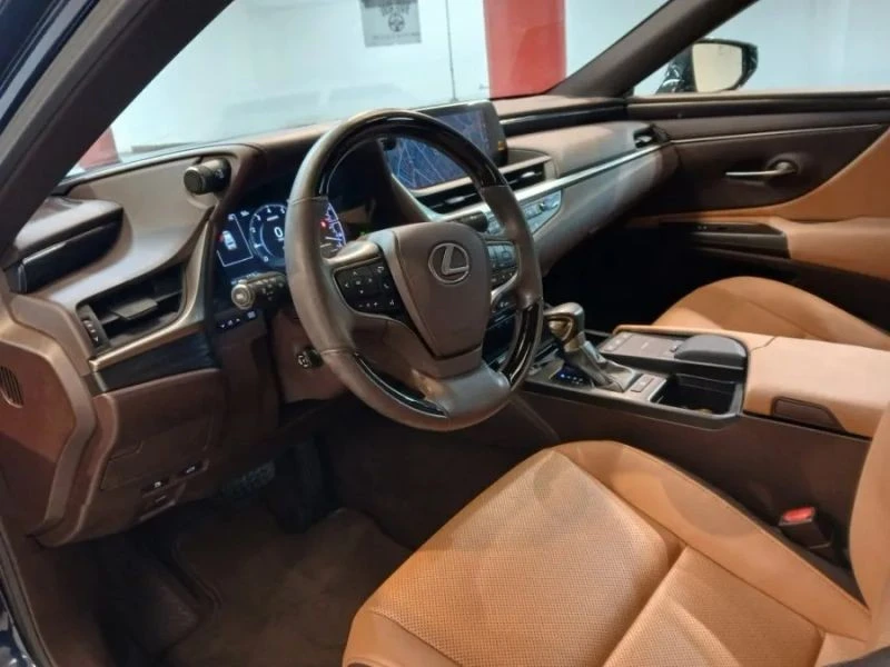 2019 Lexus ES 7th Gen - Image 10 of 12