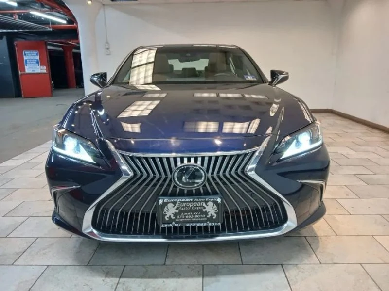 2019 Lexus ES 7th Gen - Image 8 of 12